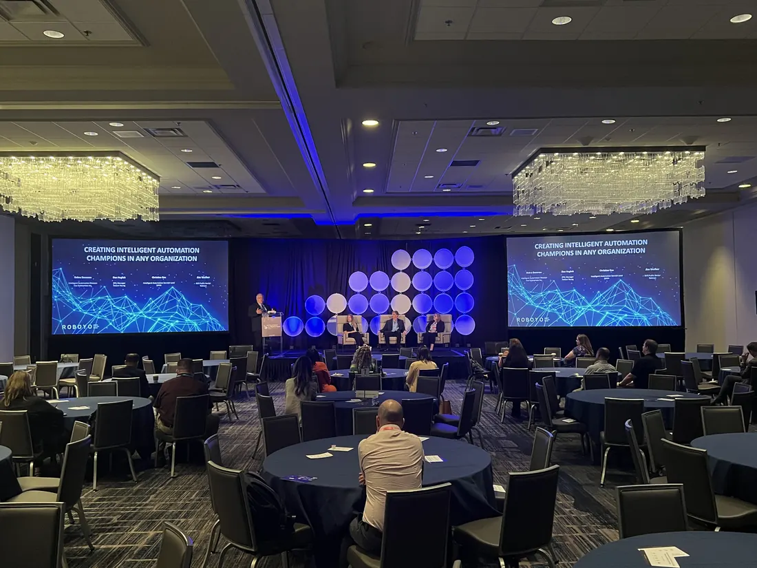 Conference ballroom in Chicago with two screens and lit circle backdrop